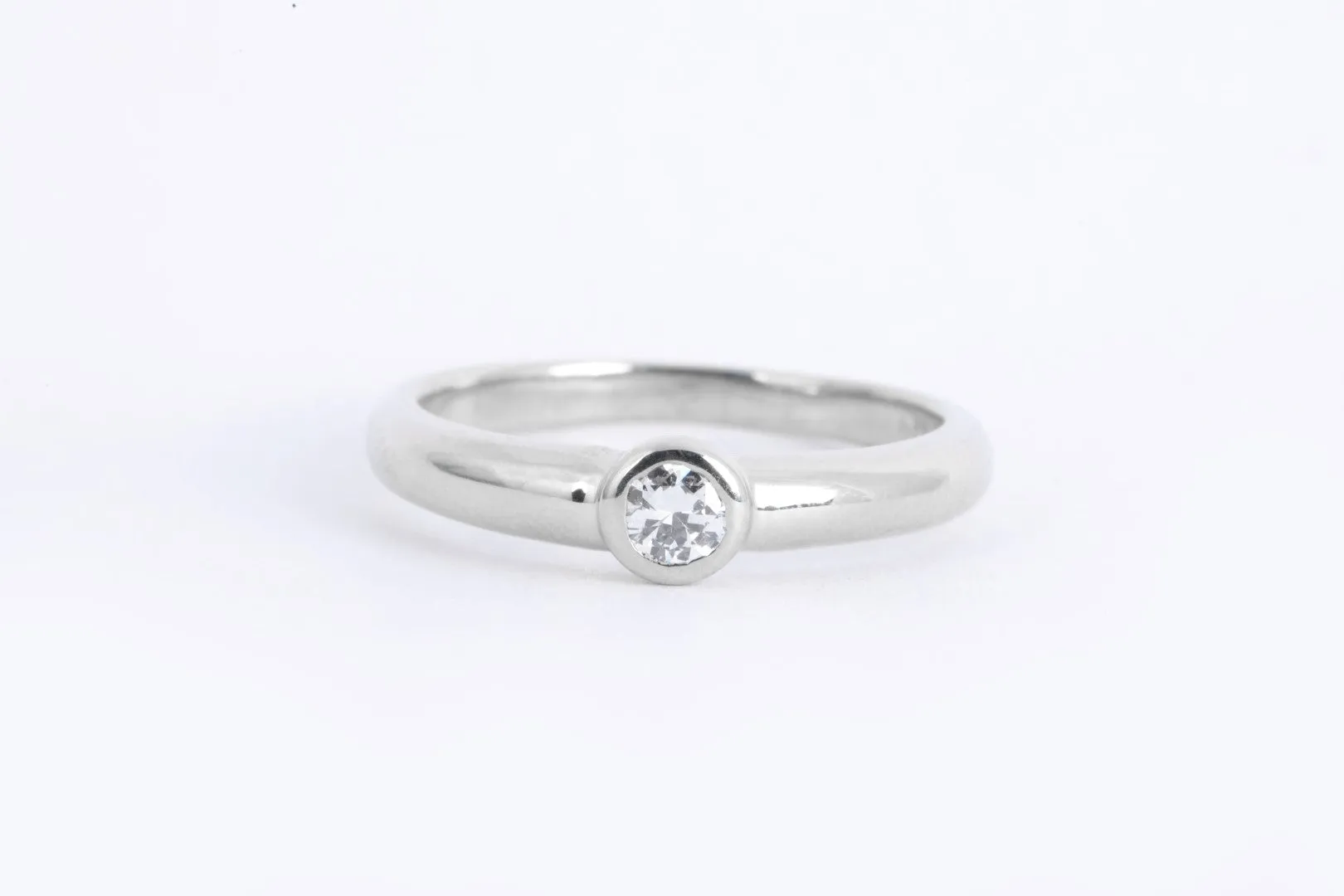 14k White Gold 0.20tcw Diamond Solitaire Engagement Ring Size 8.5 (4.00g.)