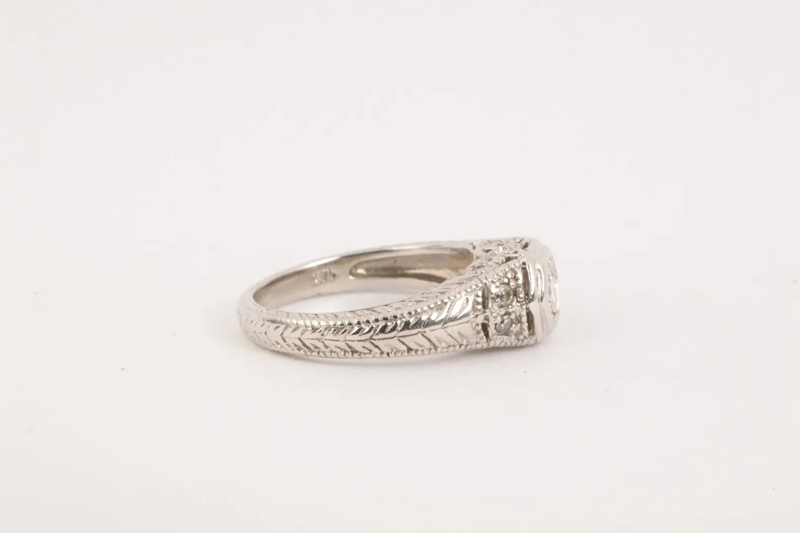 14k White Gold 0.22tcw Diamond Ring Size 4 (3.46g.)