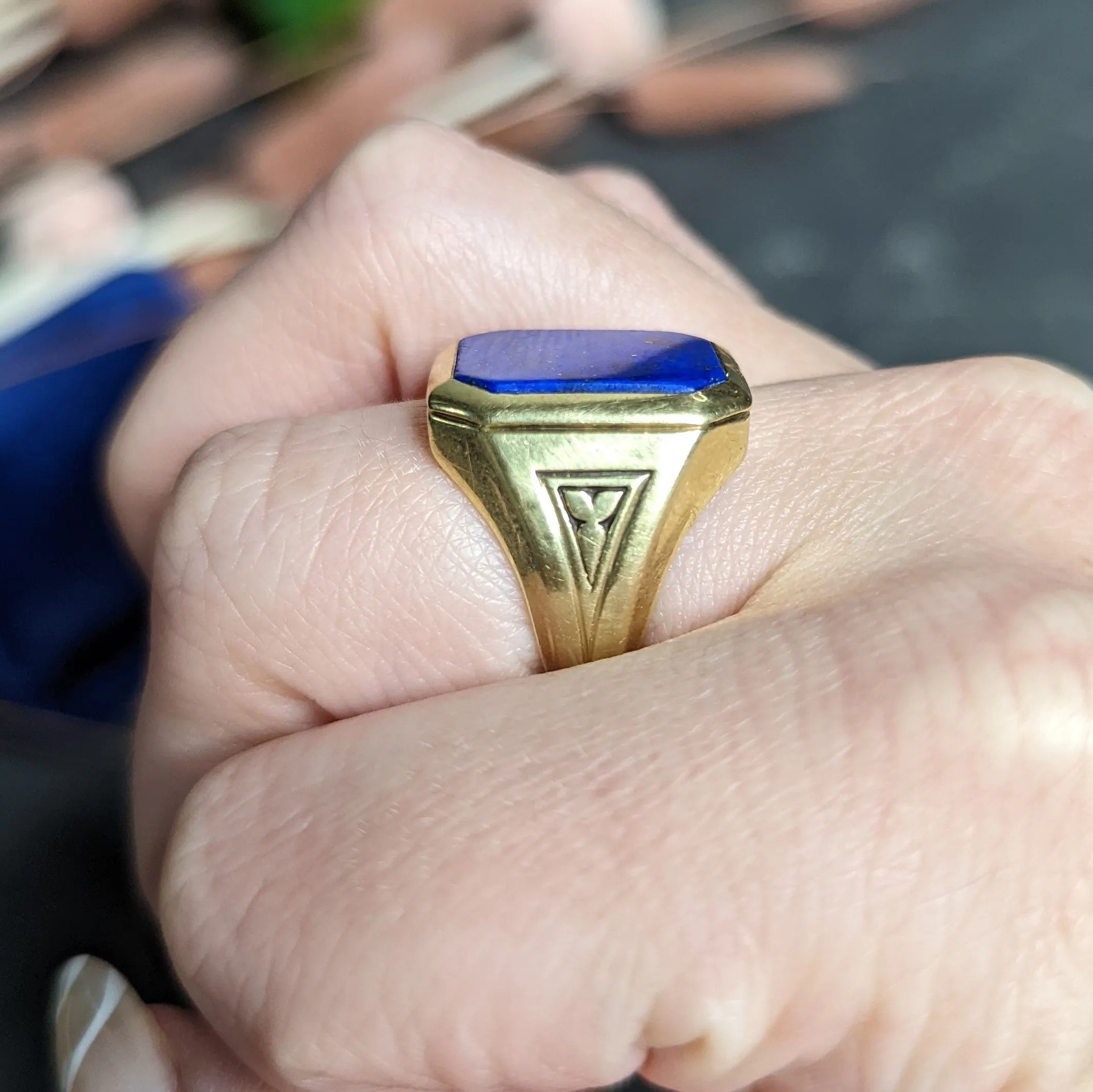 Art Deco Lapis Lazuli 14 Karat Yellow Gold Unisex Signet Ring