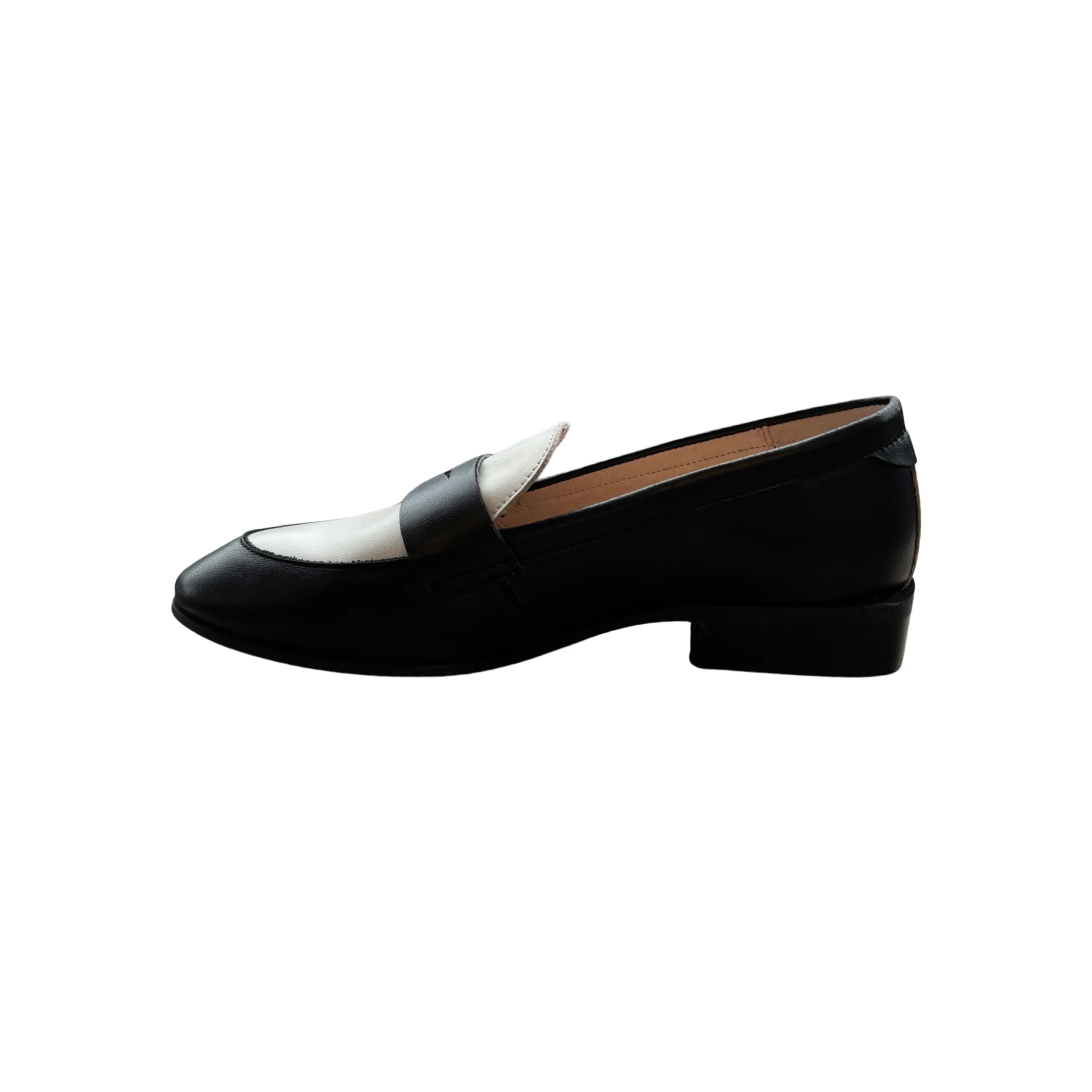 B7622 Black/White Loafer