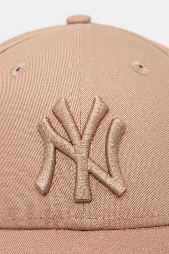 New Era cotton baseball cap ESS 9FORTY® NEW YORK YANKEES brown color with an application 60565229