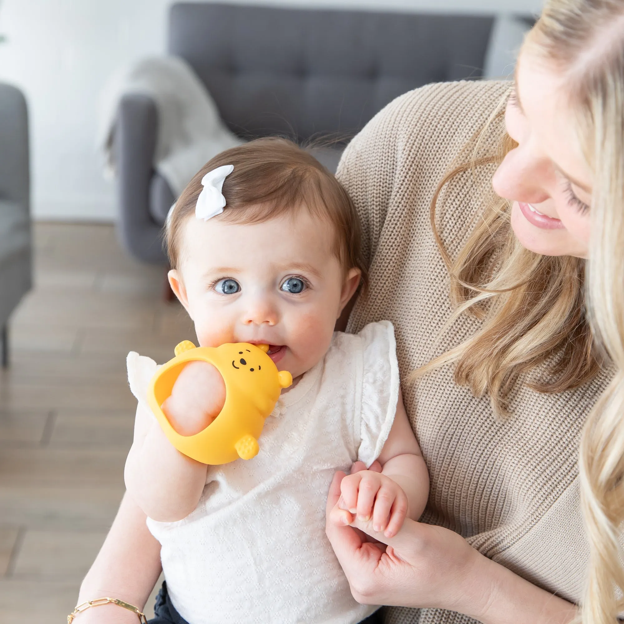 Silicone Un-Droppable Mitt Teether: Winnie the Pooh