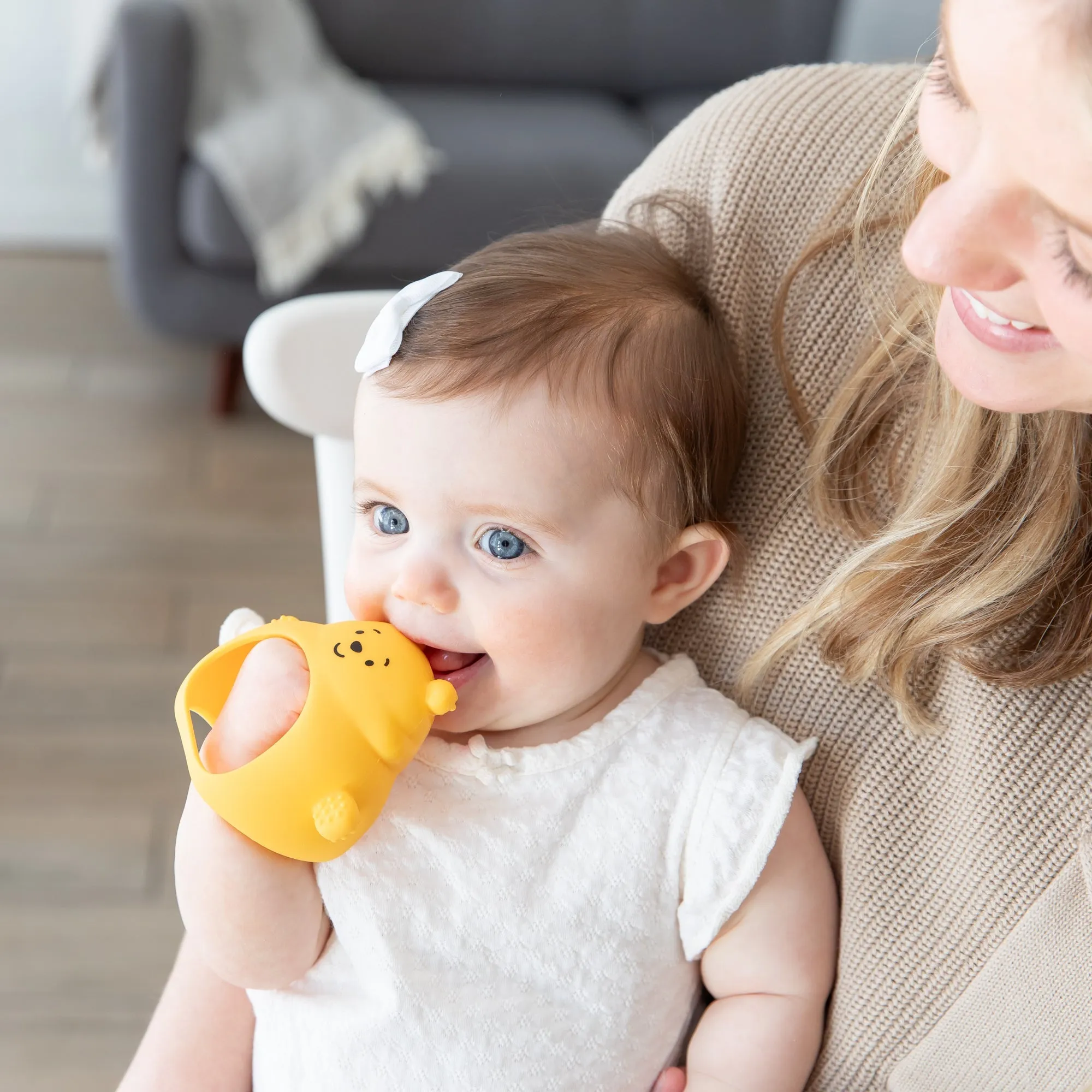 Silicone Un-Droppable Mitt Teether: Winnie the Pooh